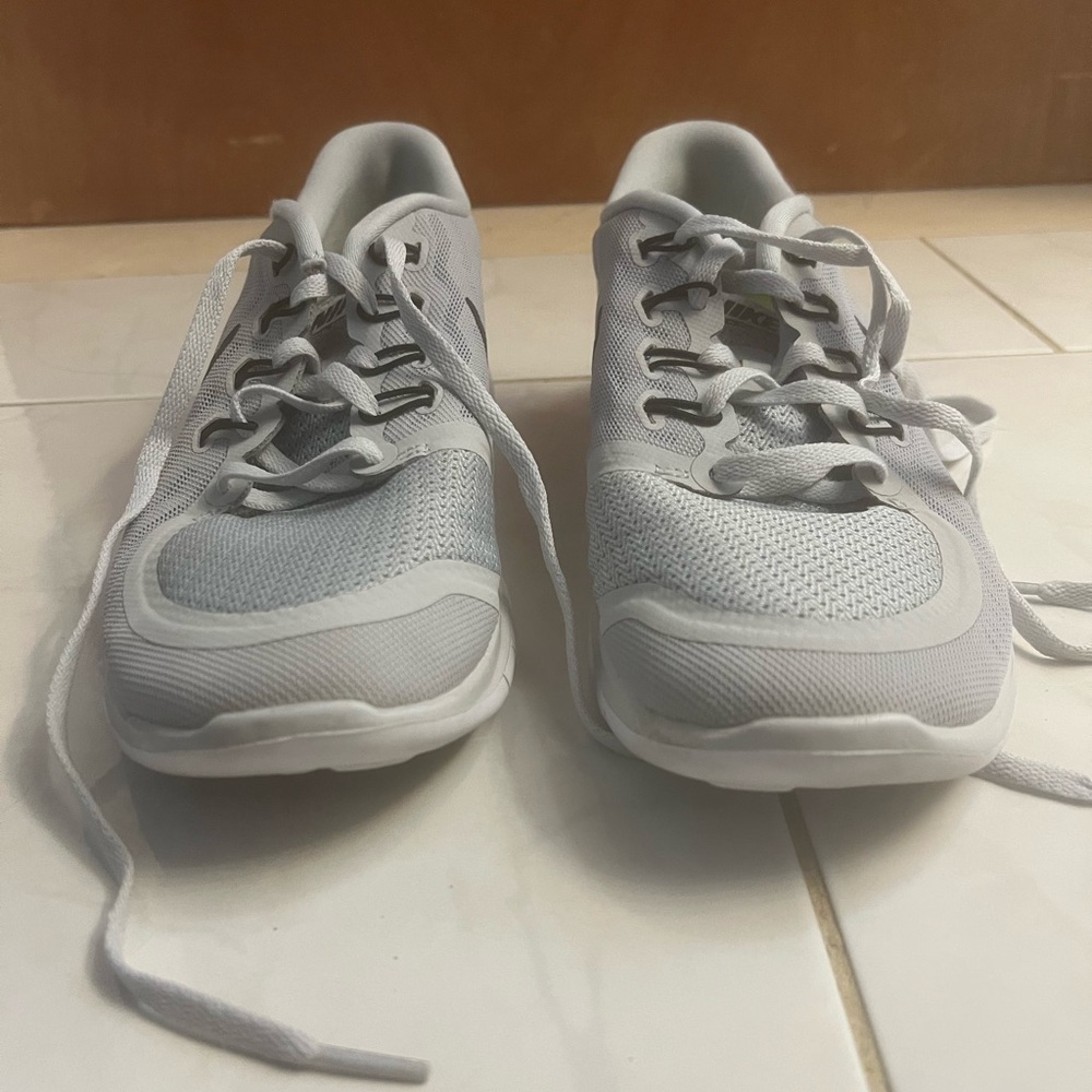 Nike Free Running Barefoot Ride 5.0 Women’s Gray with Black Sneakers - Picture 2 of 9